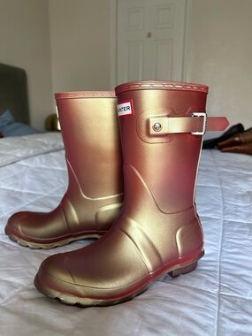 Hunter Short Rose gold nebula rain boots